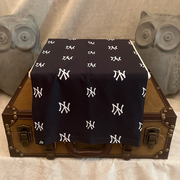 47 Brand NY Yankees Neck Gaiter - Picture 1 of 3